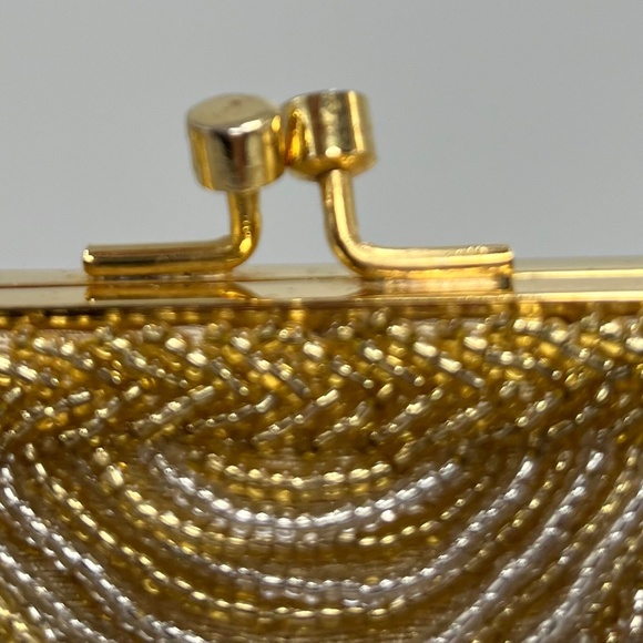 Vintage Scalloped,Gold, Beaded Snap close Purse, W/Box Chain - Picture 5 of 10